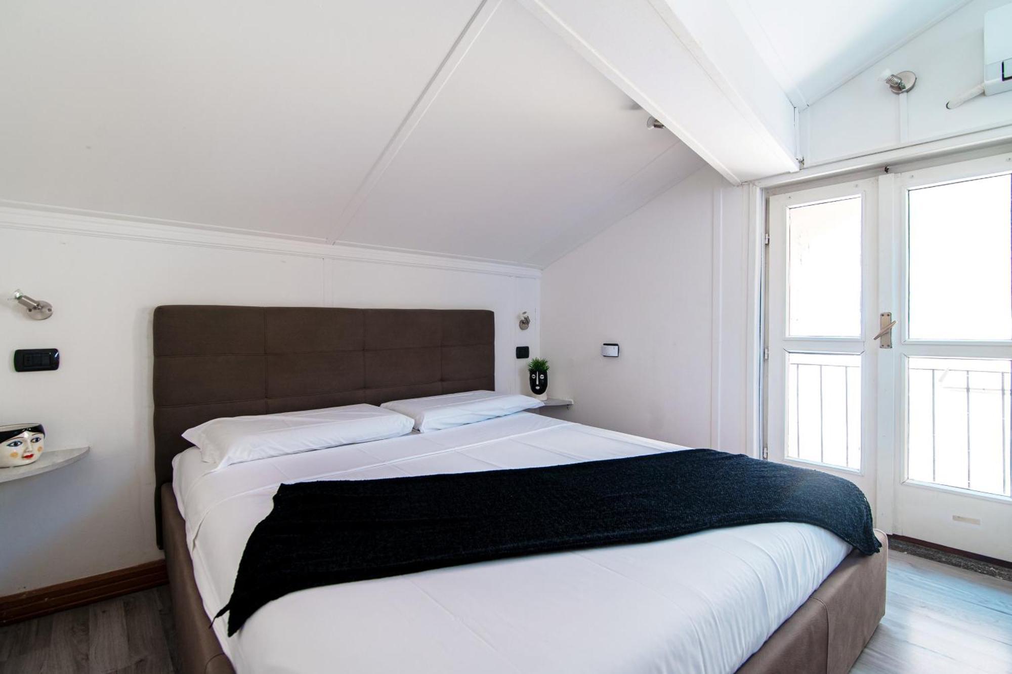 Joivy Al Duomo Guest House Como Exterior photo
